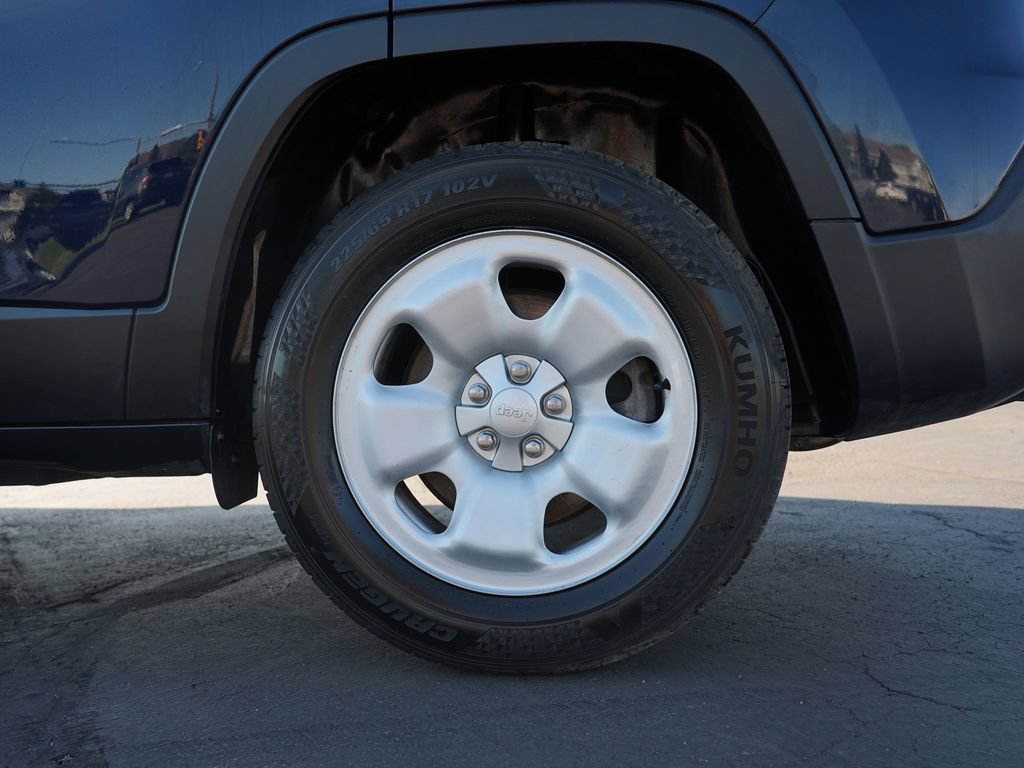 Used 2016 Jeep Cherokee Sport AWD/4WD image 9
