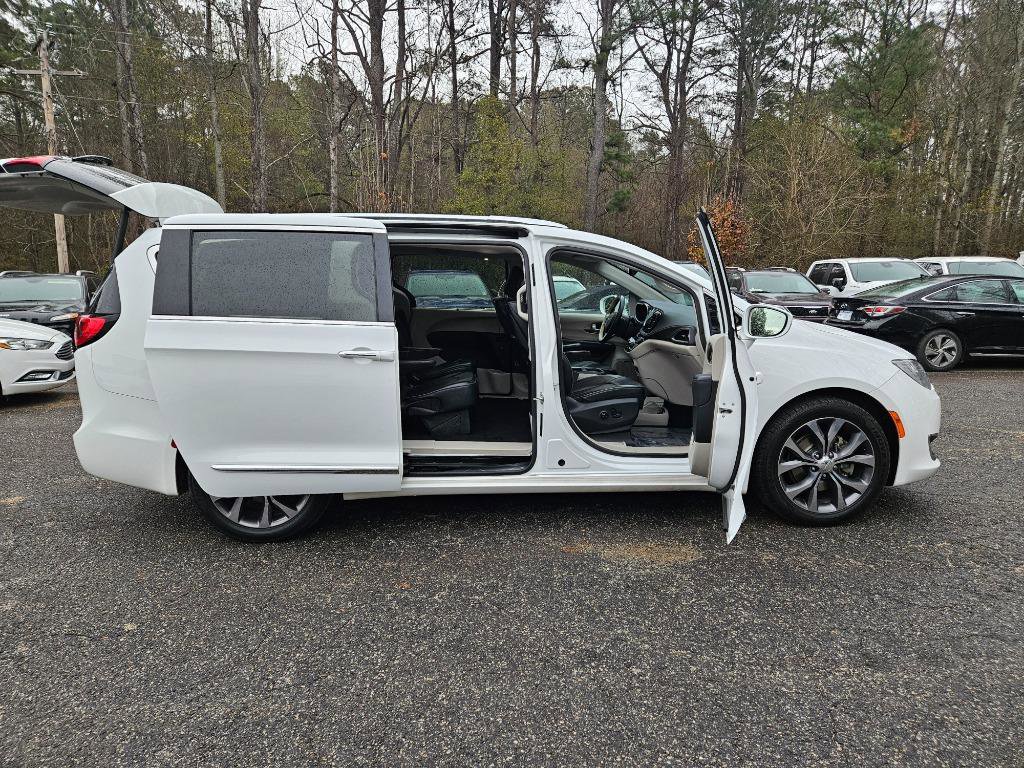 Used 2017 Chrysler Pacifica Limited FWD image 19