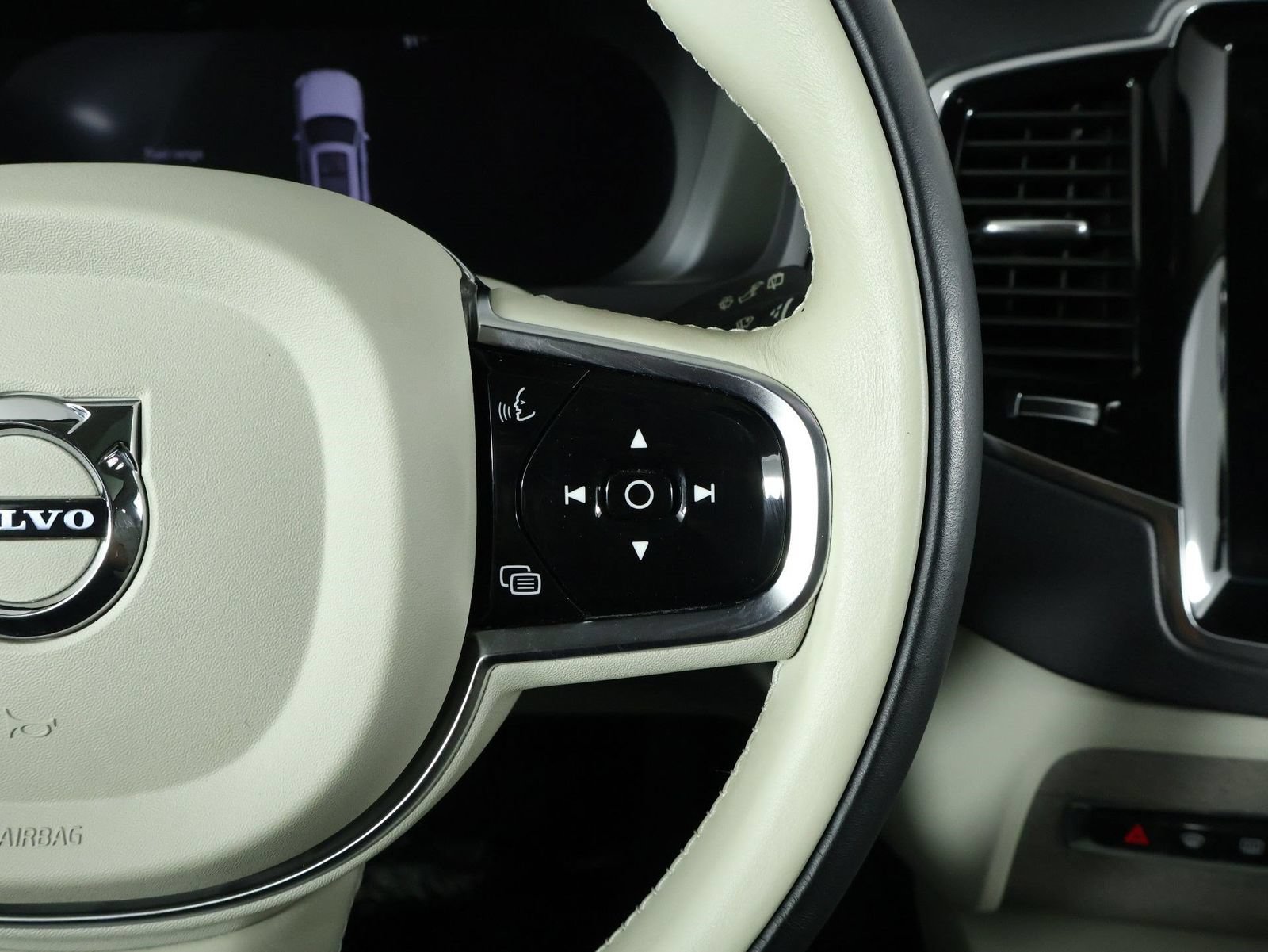Certified 2023 Volvo XC90 B6 Plus w/ Protection Package Premier AWD/4WD image 11