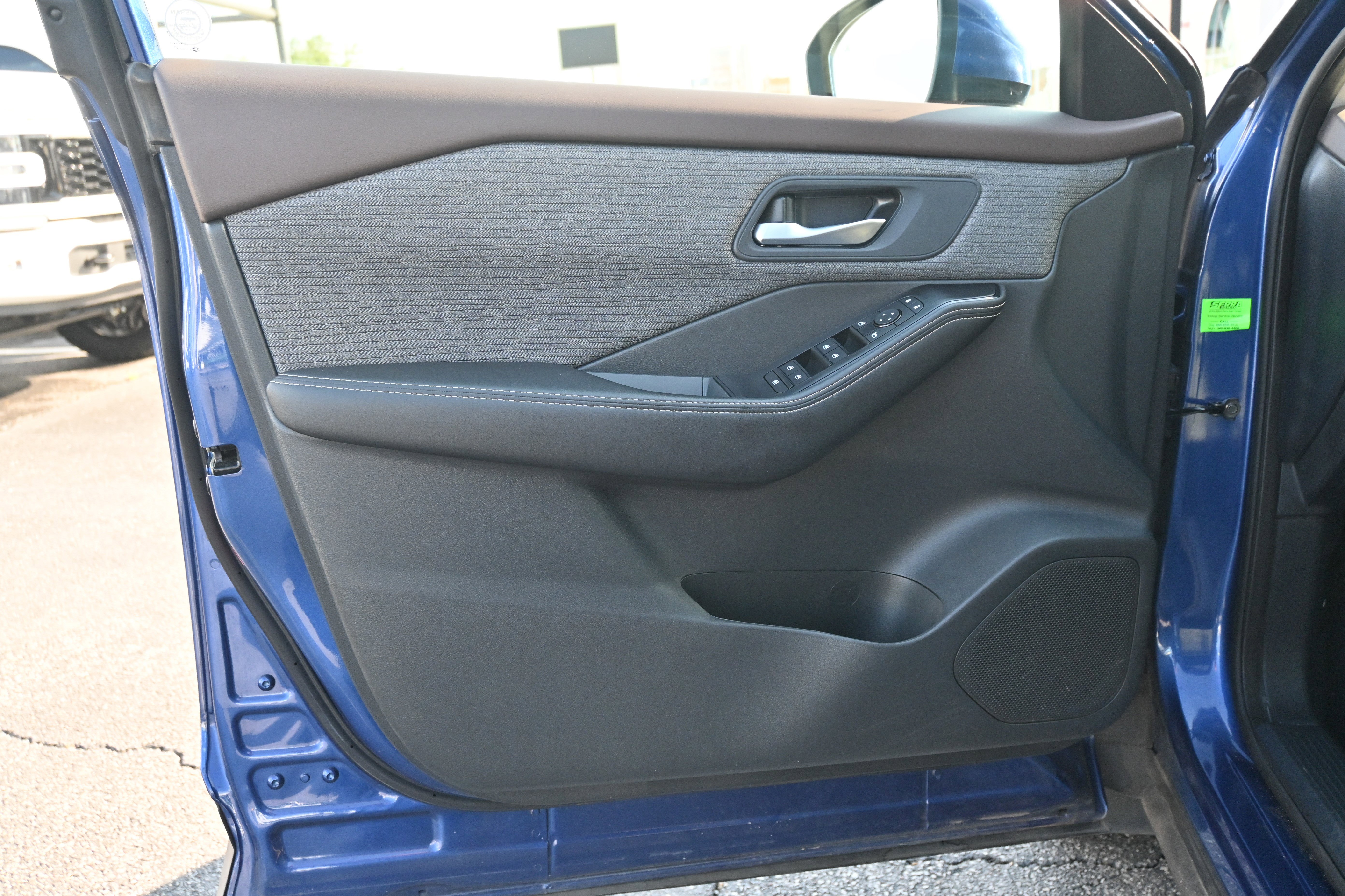 Used 2023 Nissan Rogue SV image 28