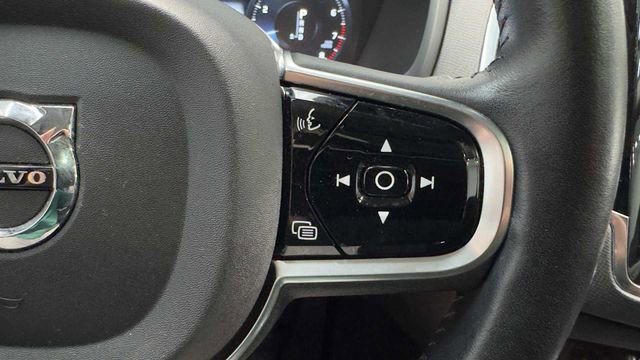 Used 2016 Volvo XC90 T6 Momentum w/ Momentum Plus Package image 26