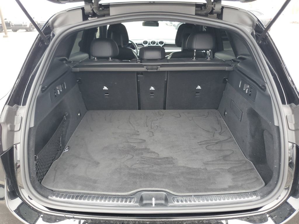 Used 2025 Mercedes-Benz GLC 300 4MATIC image 33