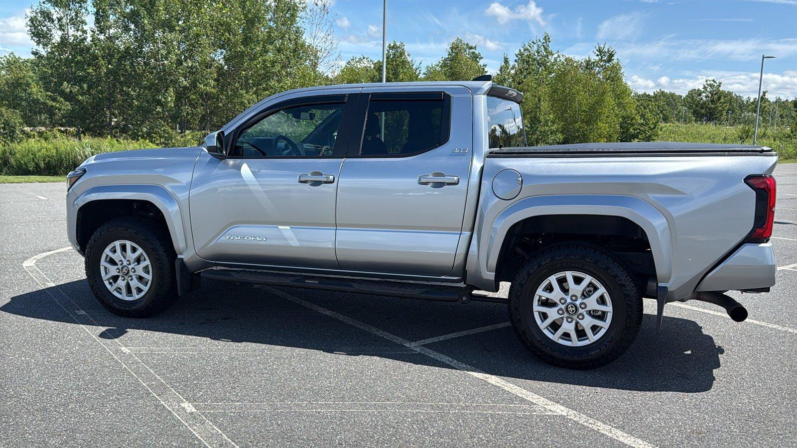 Used 2025 Toyota Tacoma SR5 AWD/4WD image 10