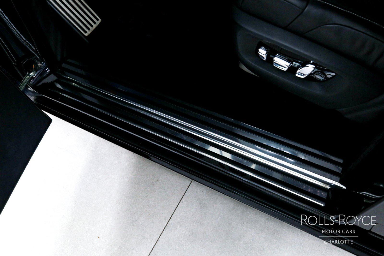 Used 2020 Rolls-Royce Phantom Sedan RWD image 17
