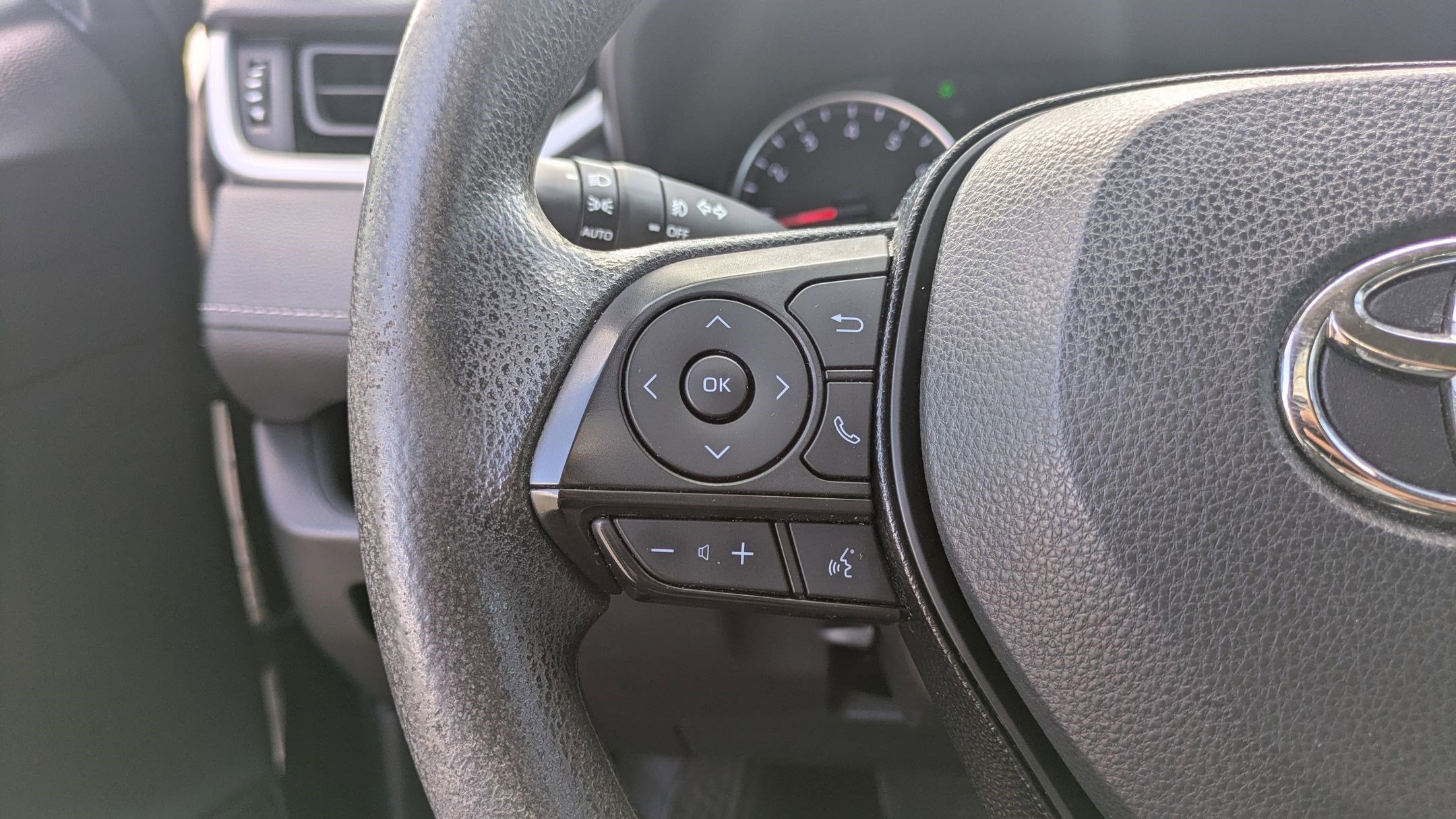 Used 2021 Toyota RAV4 XLE image 17