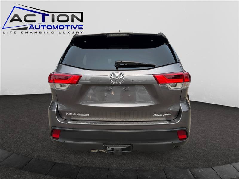 Used 2017 Toyota Highlander XLE AWD/4WD image 7