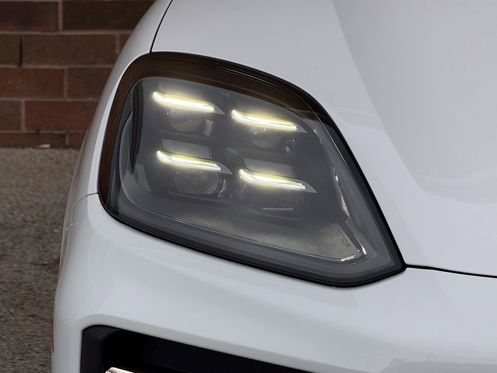 Certified 2024 Porsche Cayenne Turbo image 12