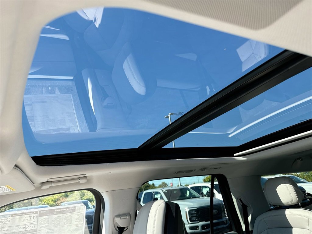 New 2025 Lincoln Navigator L Reserve image 18