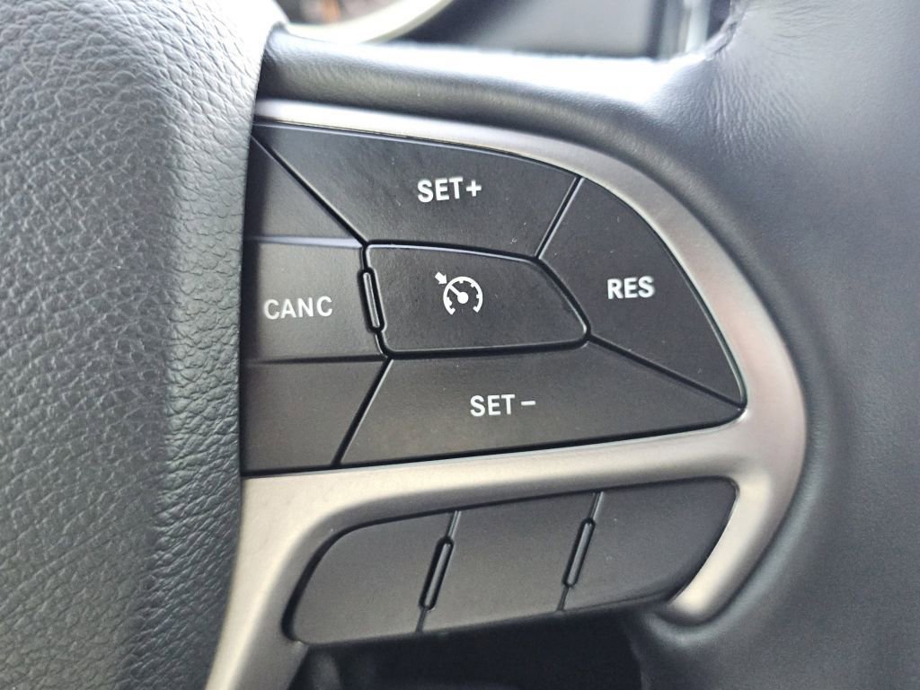 Used 2021 Jeep Grand Cherokee Laredo X image 12