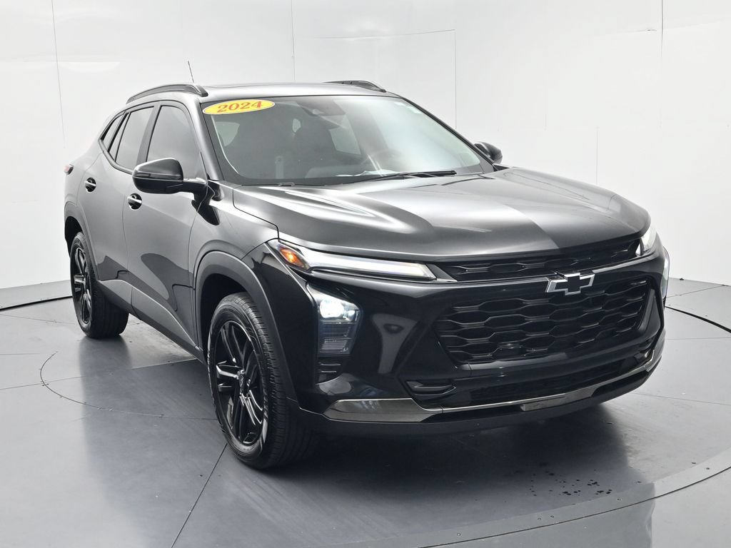 Used 2024 Chevrolet Trax ACTIV w/ Sunroof Package FWD image 2