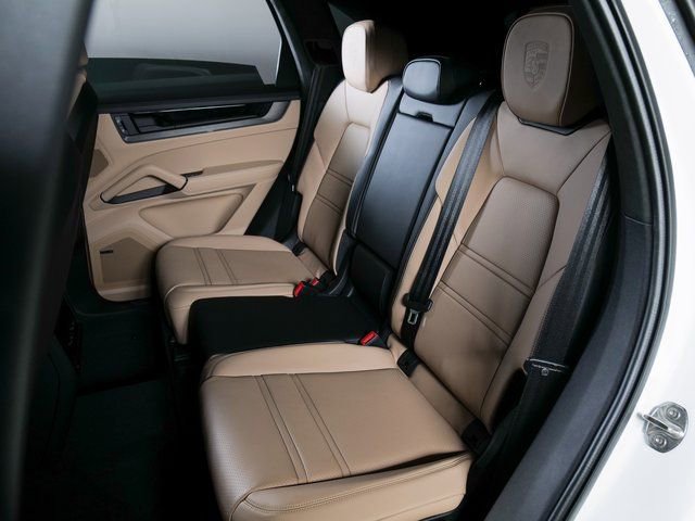 New 2026 Porsche Cayenne GTS image 13