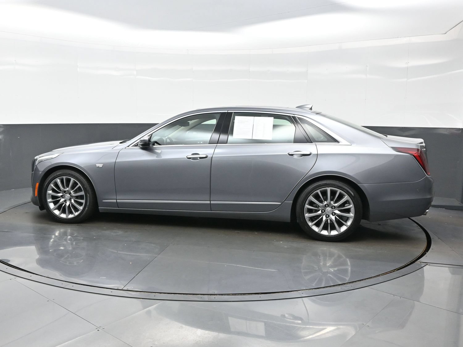 Used 2018 Cadillac CT6 Luxury AWD/4WD image 3