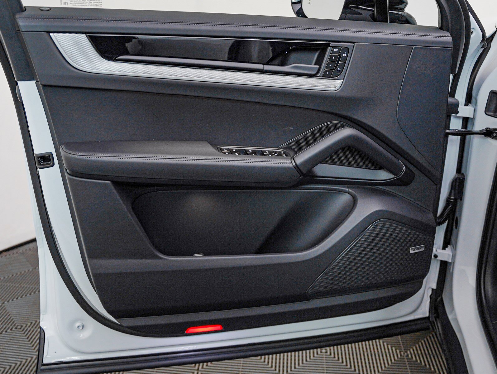 New 2026 Porsche Cayenne S image 25