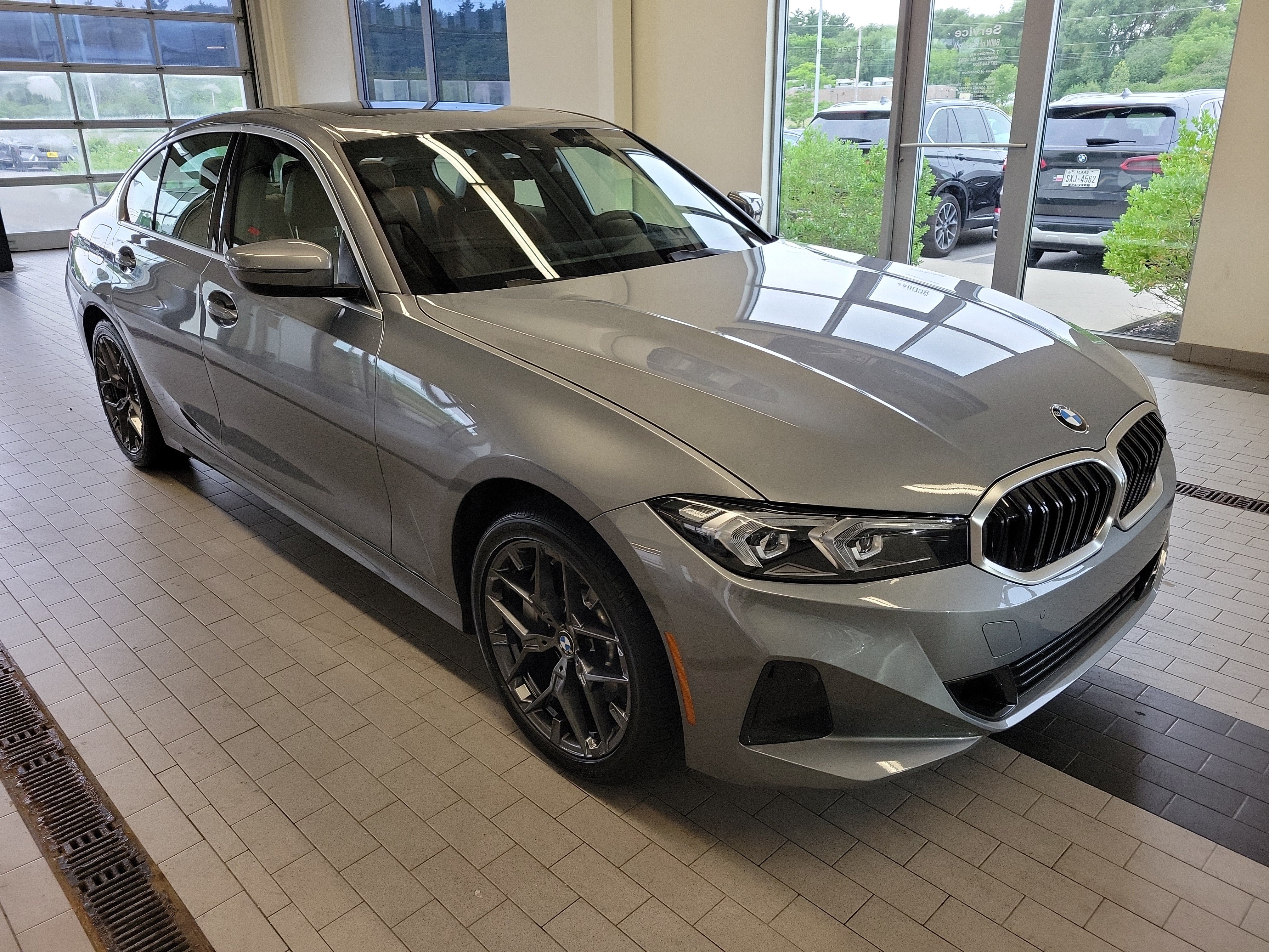 Used 2026 BMW 330i xDrive Sedan AWD/4WD image 3
