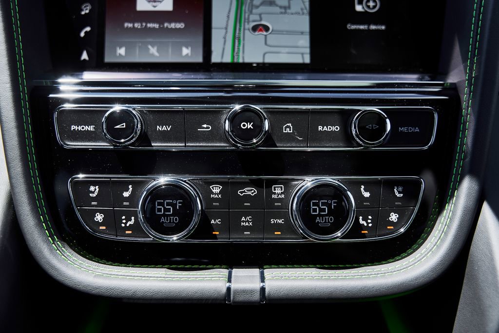 Used 2025 Bentley Bentayga AWD/4WD image 79