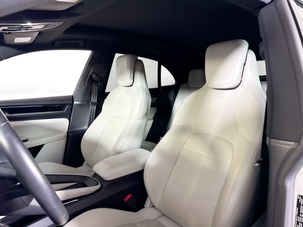 Certified 2024 Porsche Macan 4 Electric AWD/4WD image 5