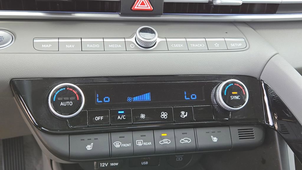 Used 2024 Hyundai Elantra SEL w/ Convenience Package FWD image 22