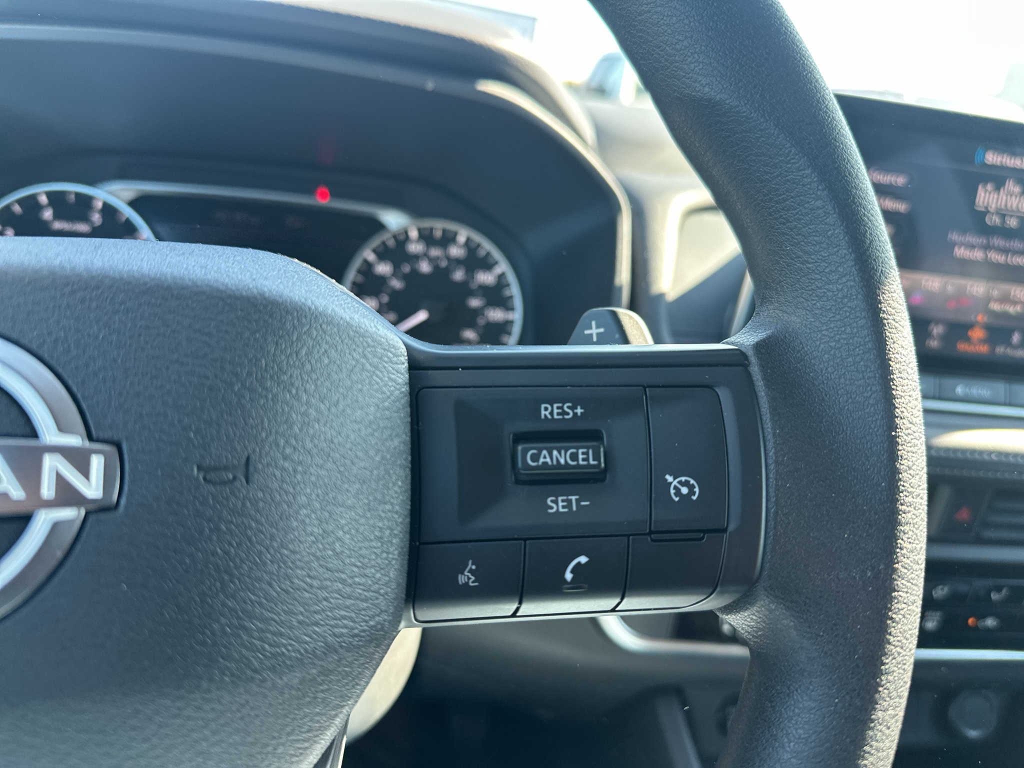 Used 2025 Nissan Rogue S AWD/4WD image 21
