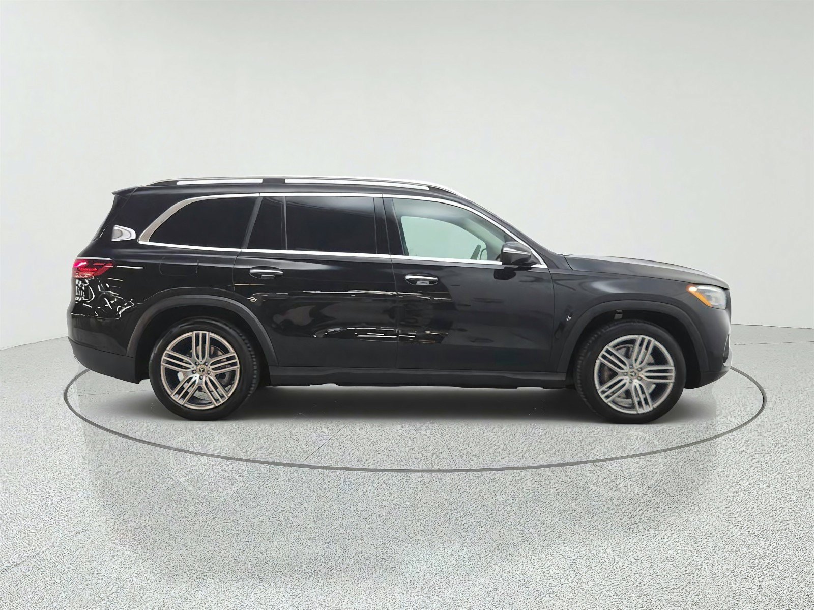 Certified 2026 Mercedes-Benz GLS 450 4MATIC image 4