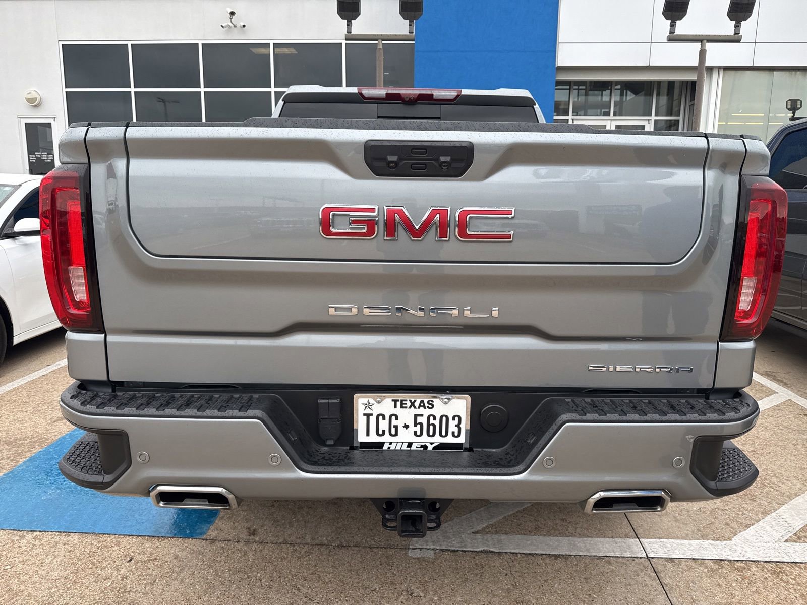 Used 2023 GMC Sierra 1500 Denali w/ Denali Reserve Package AWD/4WD image 8