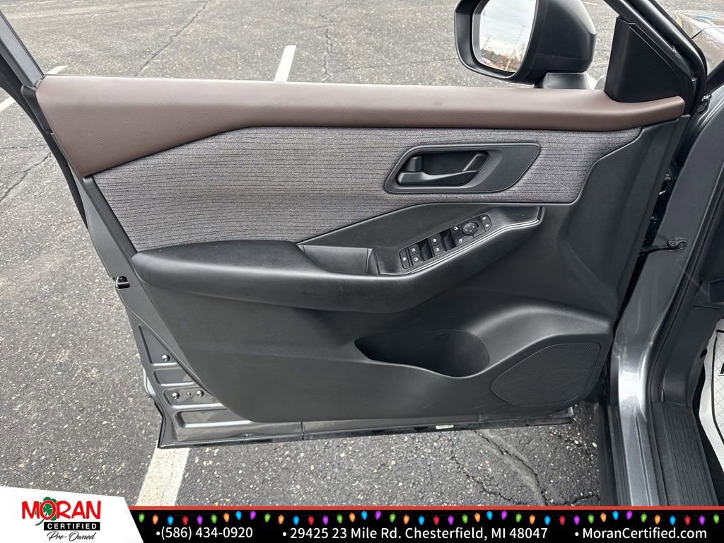 Used 2023 Nissan Rogue S image 9