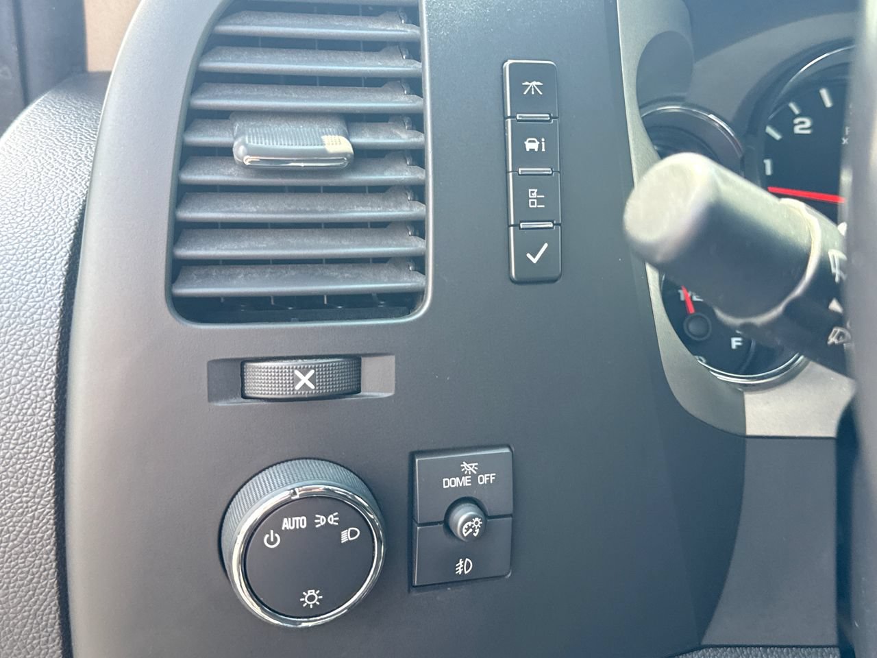 Used 2011 Chevrolet Silverado 1500 LT w/ All-Star Edition RWD image 16