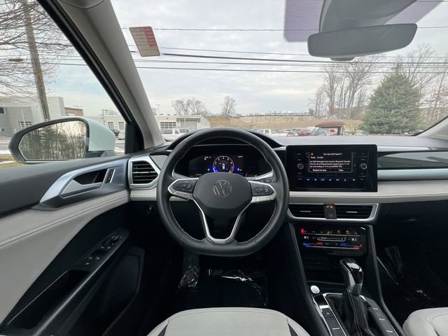 Used 2025 Volkswagen Taos SE image 14