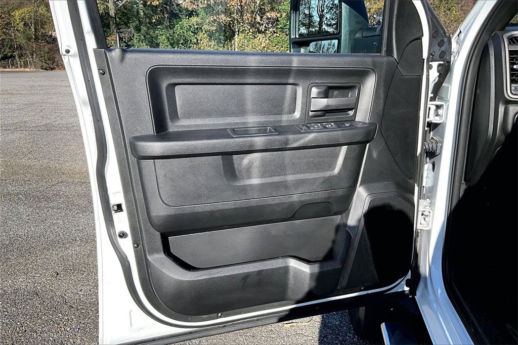 Used 2024 RAM 5500 Tradesman w/ Chrome Appearance Group image 17