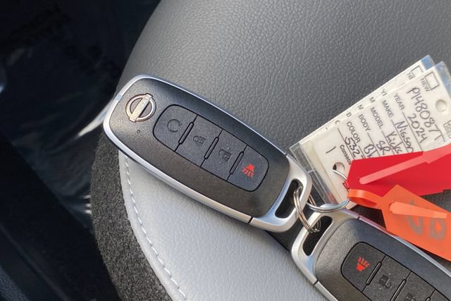 Used 2024 Nissan Kicks SR w/ SR Premium Package FWD image 19
