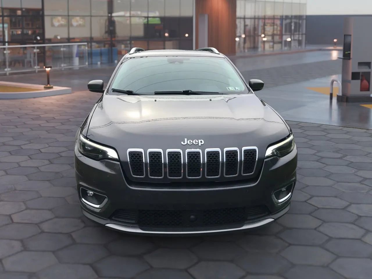 Used 2019 Jeep Cherokee Limited w/ Technology Group image 7