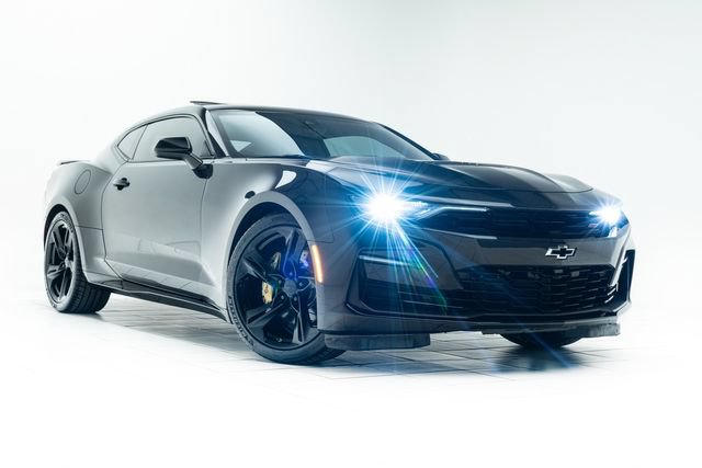 Used 2019 Chevrolet Camaro SS w/ Black Appearance Package RWD image 5