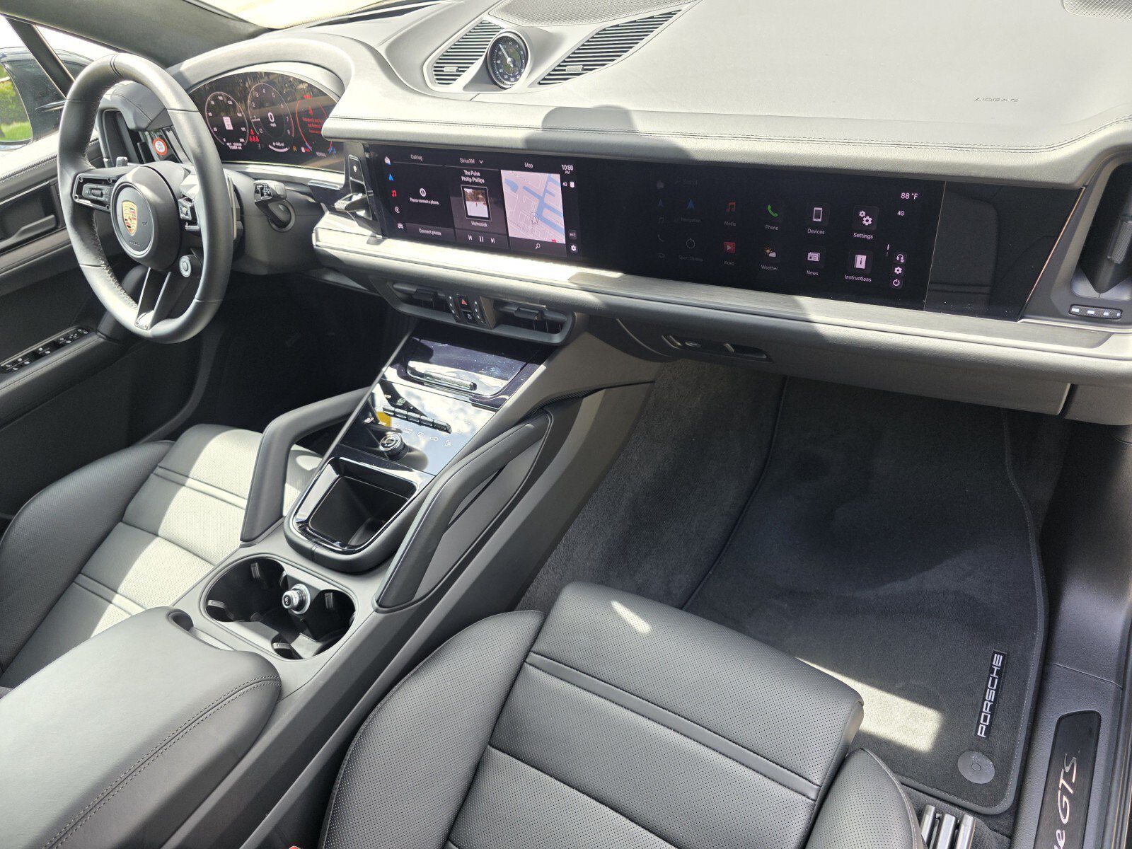 Used 2025 Porsche Cayenne GTS AWD/4WD image 30