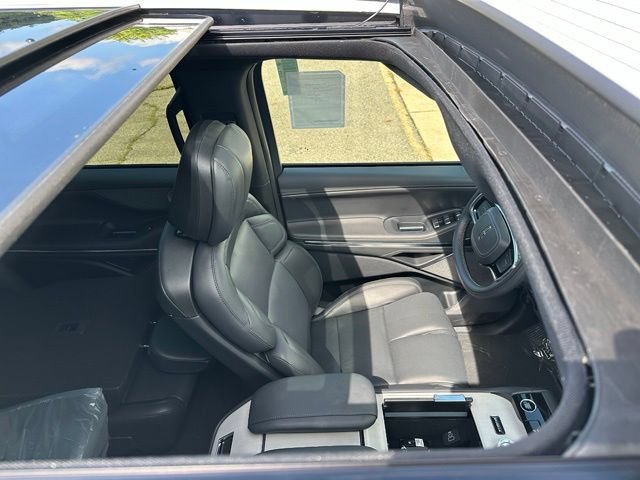 New 2027 Lincoln Navigator Reserve w/ Jet Appearance Package AWD/4WD image 6