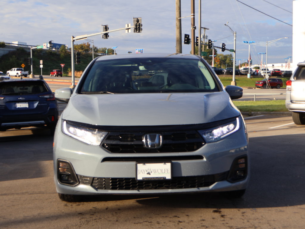 Certified 2025 Honda Odyssey Touring image 2