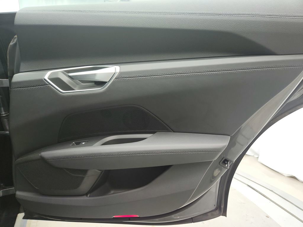 Used 2022 Audi e-tron GT Premium Plus image 33