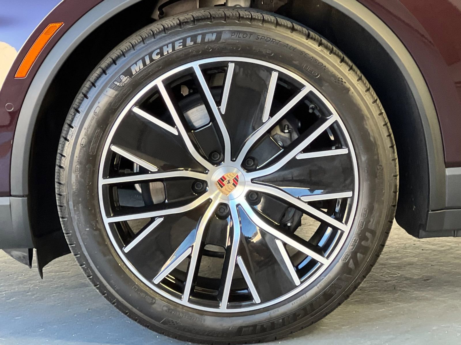 Certified 2025 Porsche Macan Electric image 34