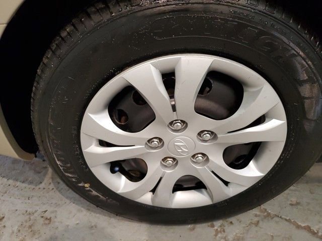 Used 2010 Hyundai Elantra GLS image 28