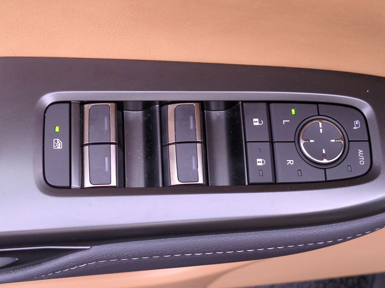 Used 2024 Lexus RZ 300e Premium image 16