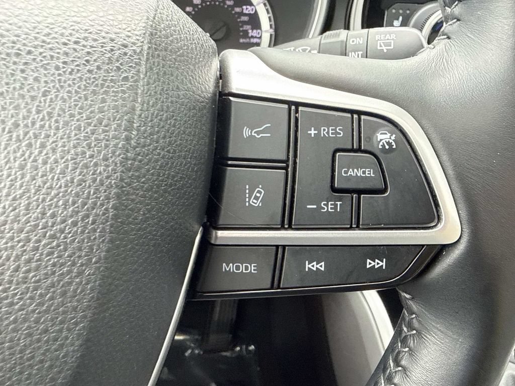 Used 2023 Toyota Highlander XLE FWD image 20