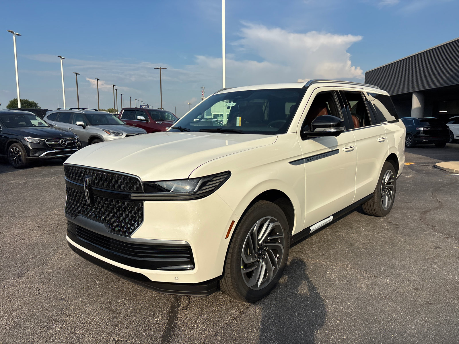 New 2027 Lincoln Navigator Reserve AWD/4WD image 3