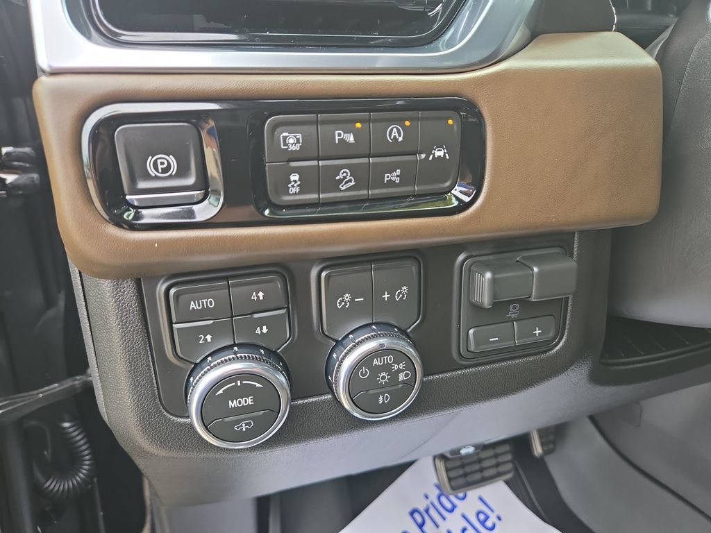 New 2026 GMC Yukon XL Denali Ultimate AWD/4WD image 18