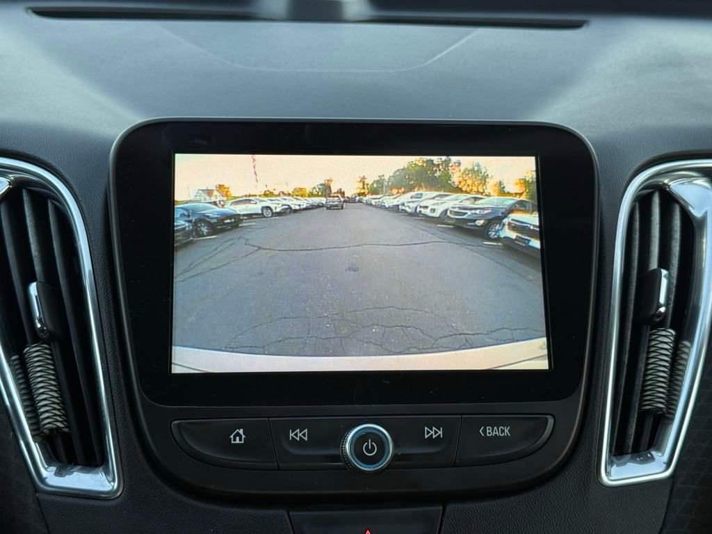 Used 2018 Chevrolet Malibu LT image 36