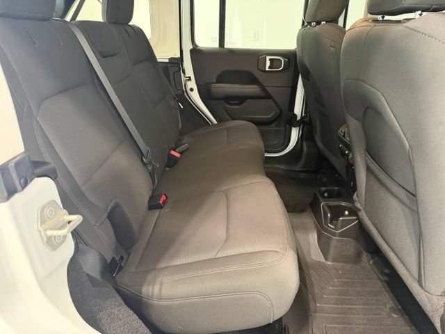 Used 2023 Jeep Wrangler Unlimited Sahara w/ Cold Weather Group AWD/4WD image 24