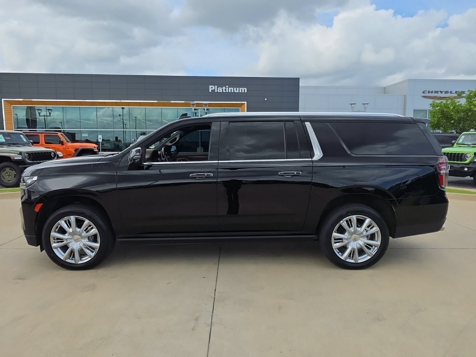 Used 2022 Chevrolet Suburban High Country w/ Max Trailering Package AWD/4WD video 2
