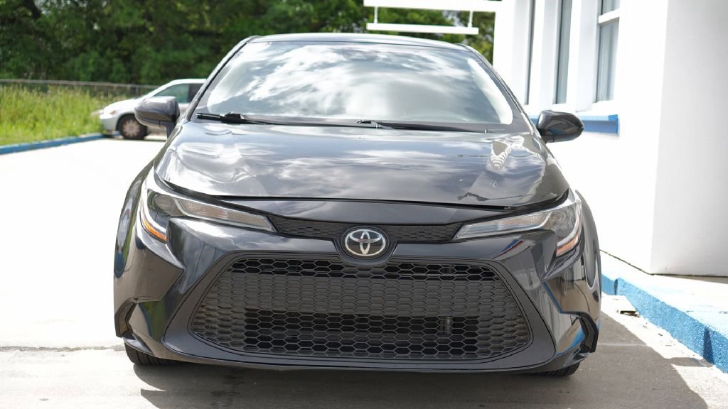 Used 2021 Toyota Corolla LE image 3