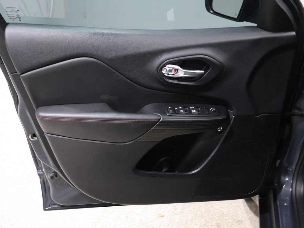 Used 2017 Jeep Cherokee Trailhawk w/ Cold Weather Group image 12