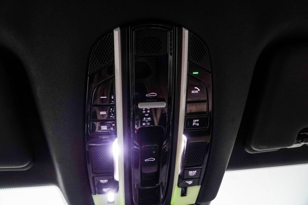 Used 2023 Porsche Cayenne Platinum Edition image 36