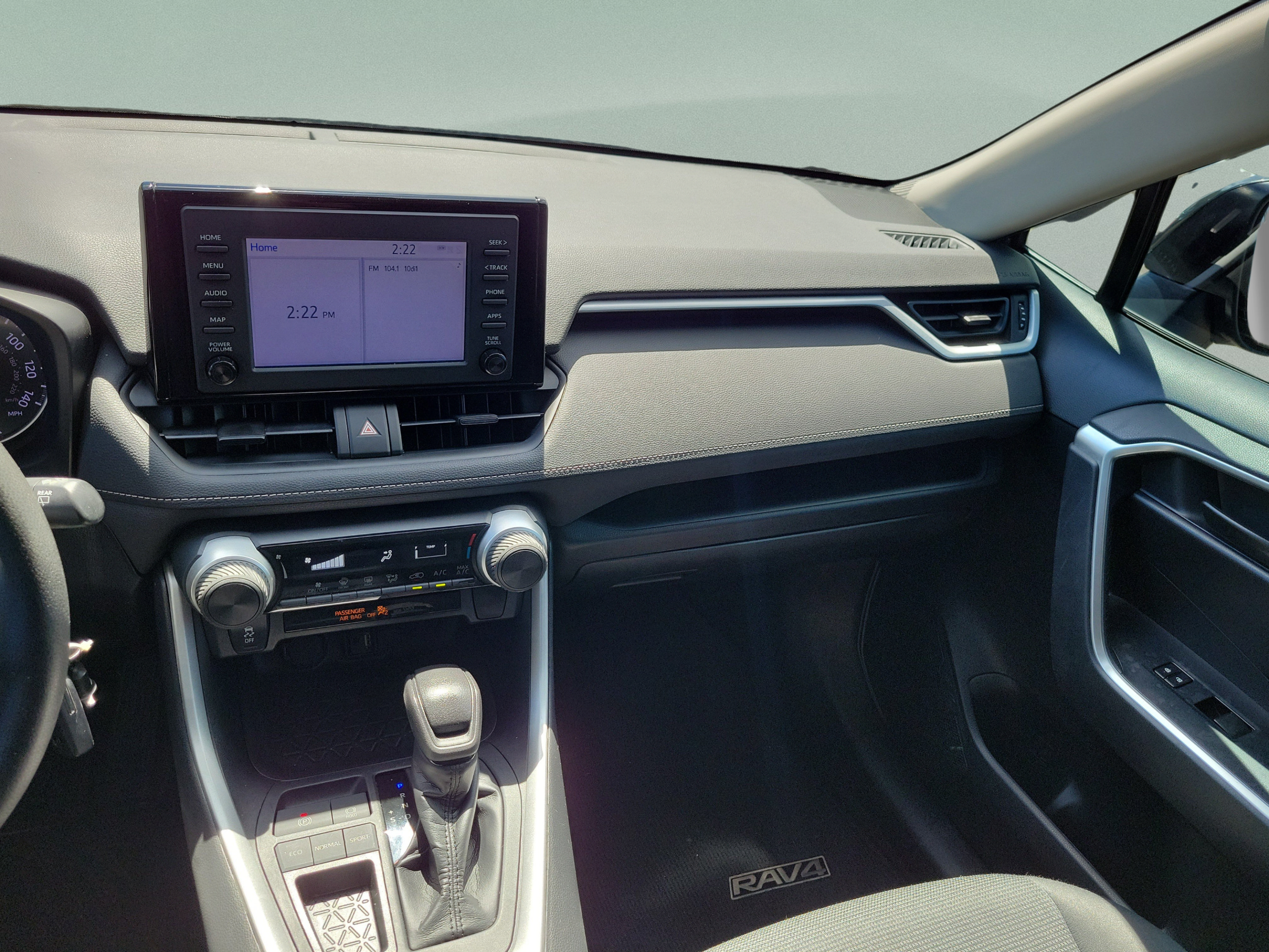 Used 2019 Toyota RAV4 LE FWD image 17