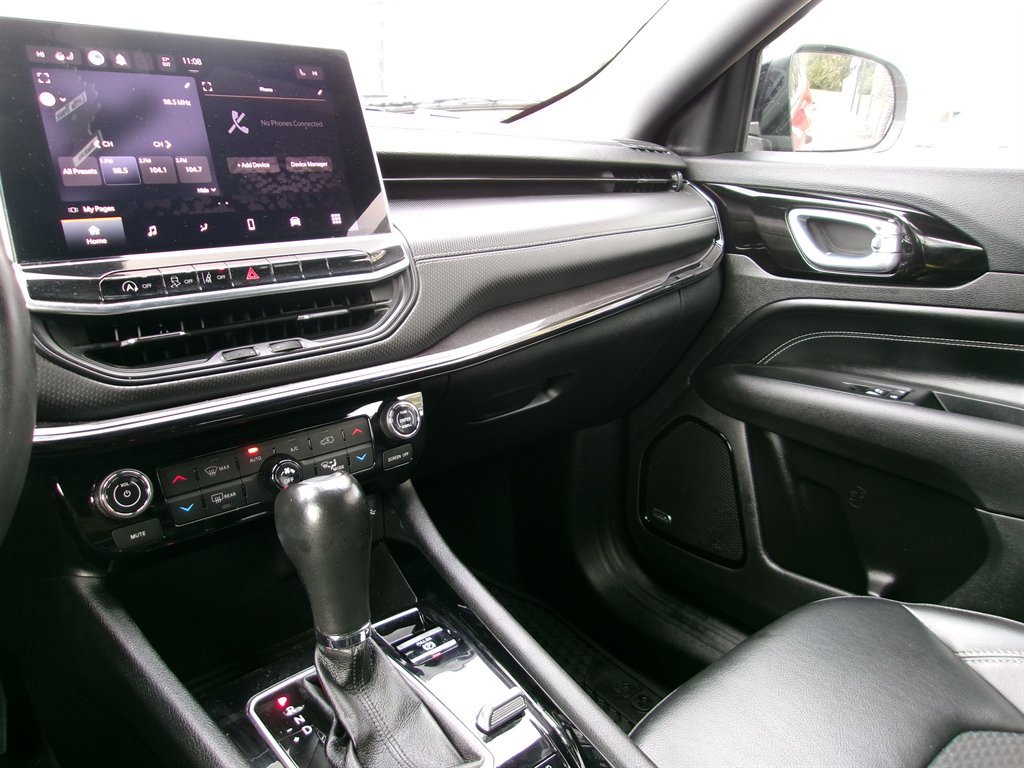 Used 2023 Jeep Compass Latitude w/ Sun and Sound Group image 17