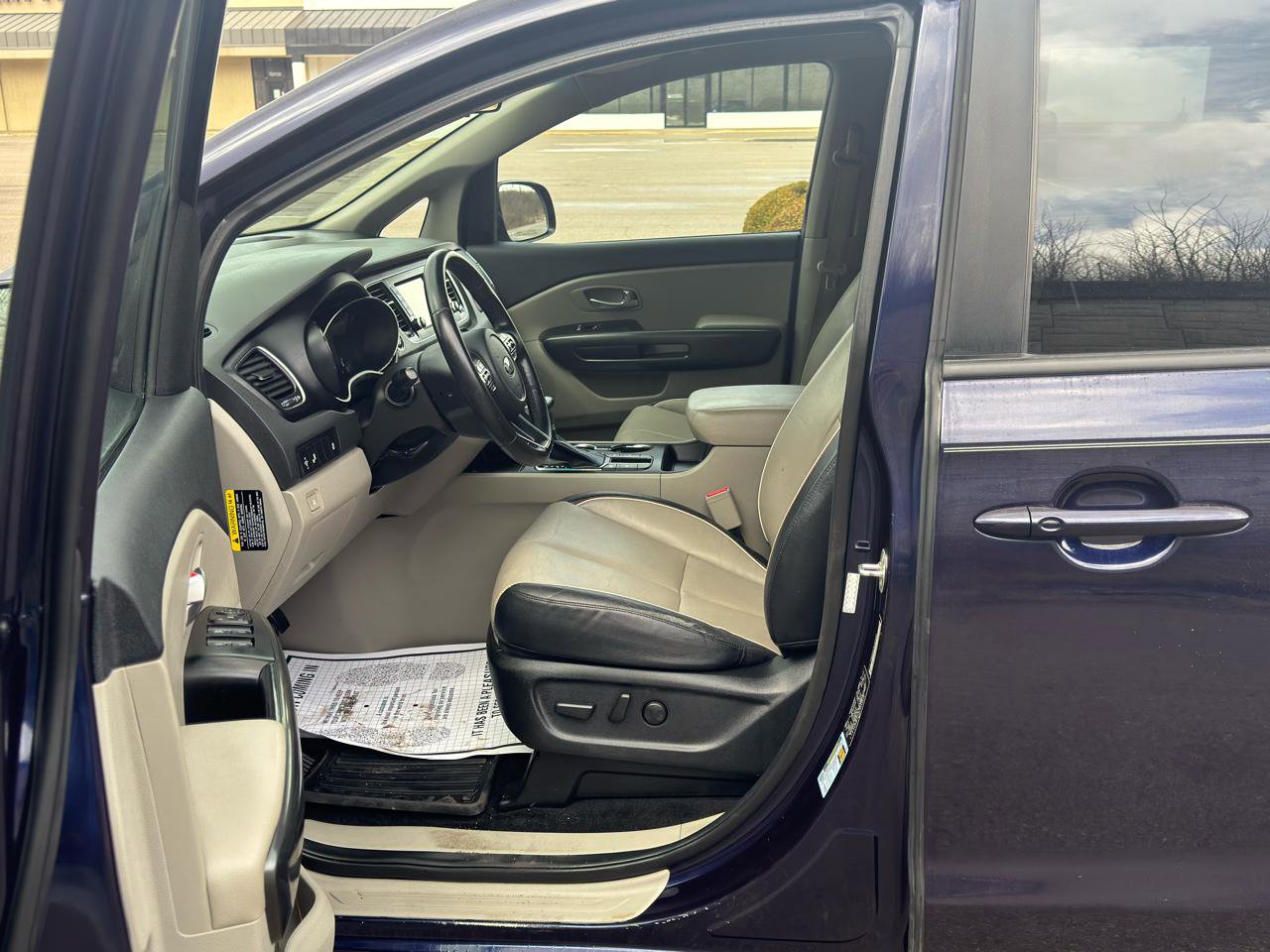 Used 2020 Kia Sedona EX image 15